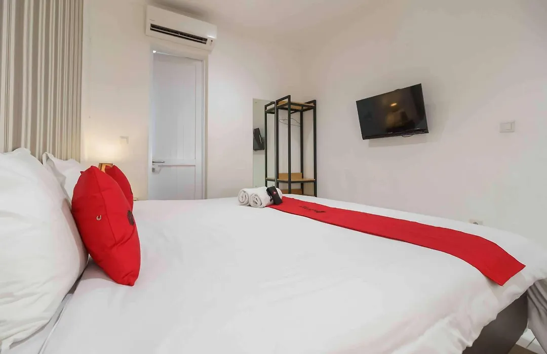 Reddoorz Plus Near Exit Toll Puncak 2-1