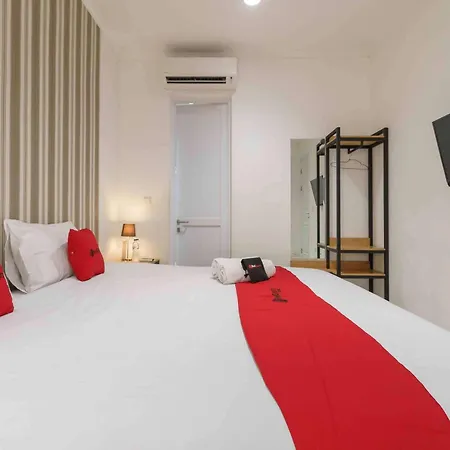 Reddoorz Plus Near Exit Toll Puncak 2-3